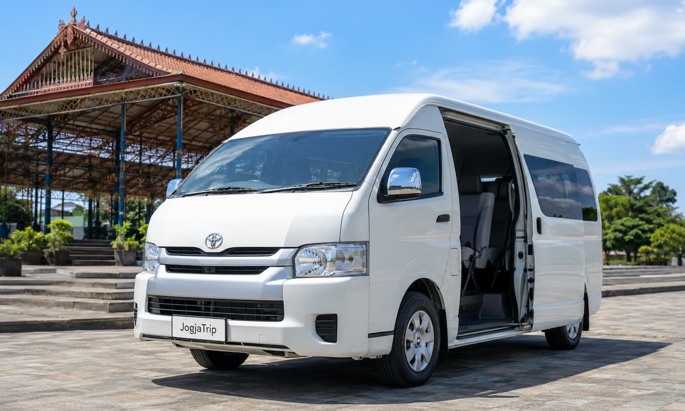Sewa Hiace Jogja untuk wisata dan perjalanan rombongan