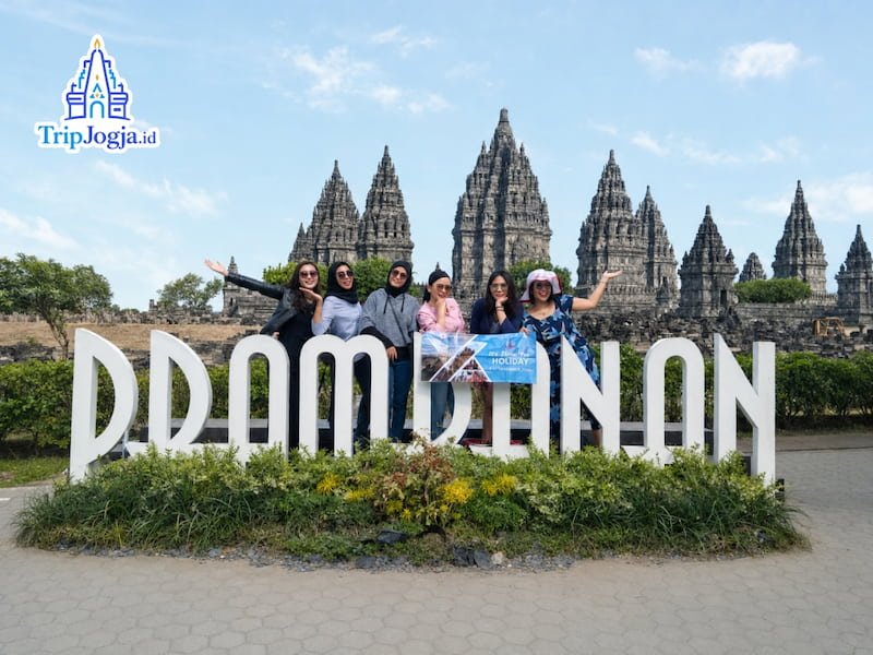 Pakej Jogja 4 hari 3 malam Merapi Borobudur Prambanan