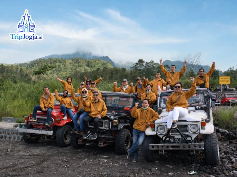 Tour Jogja satu hari Merapi Prambanan dan Obelix Hills